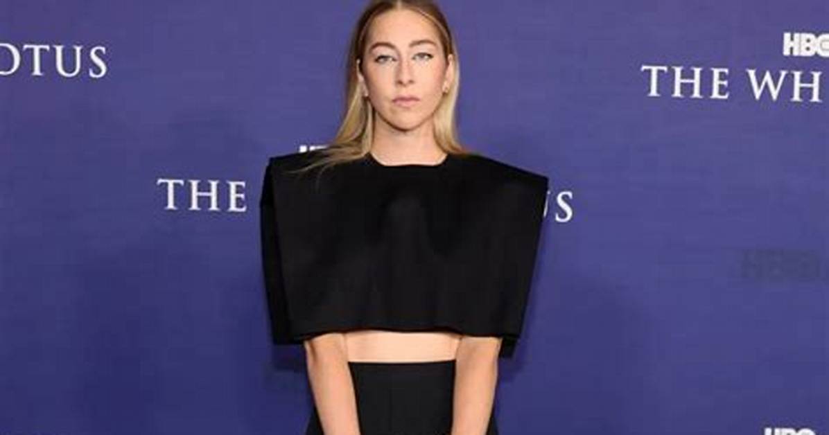 Este Haim Net Worth 2024 ·