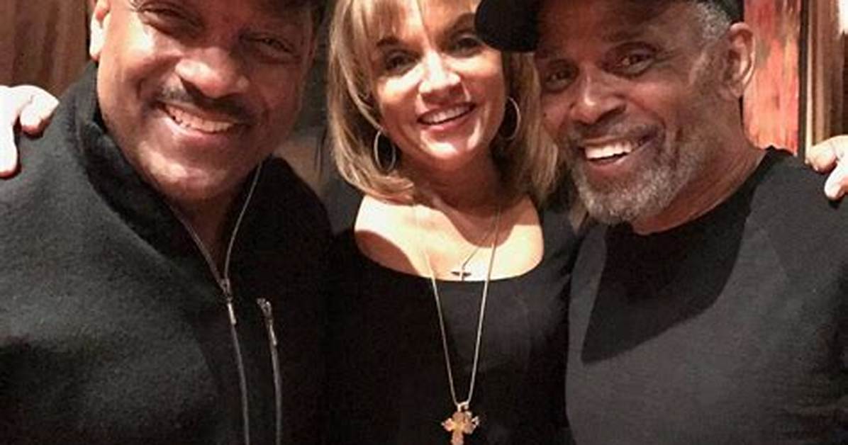 Frankie Beverly Is Not Married to Wife. Dating Girlfriend: Pam Moore. Previous Relationships.