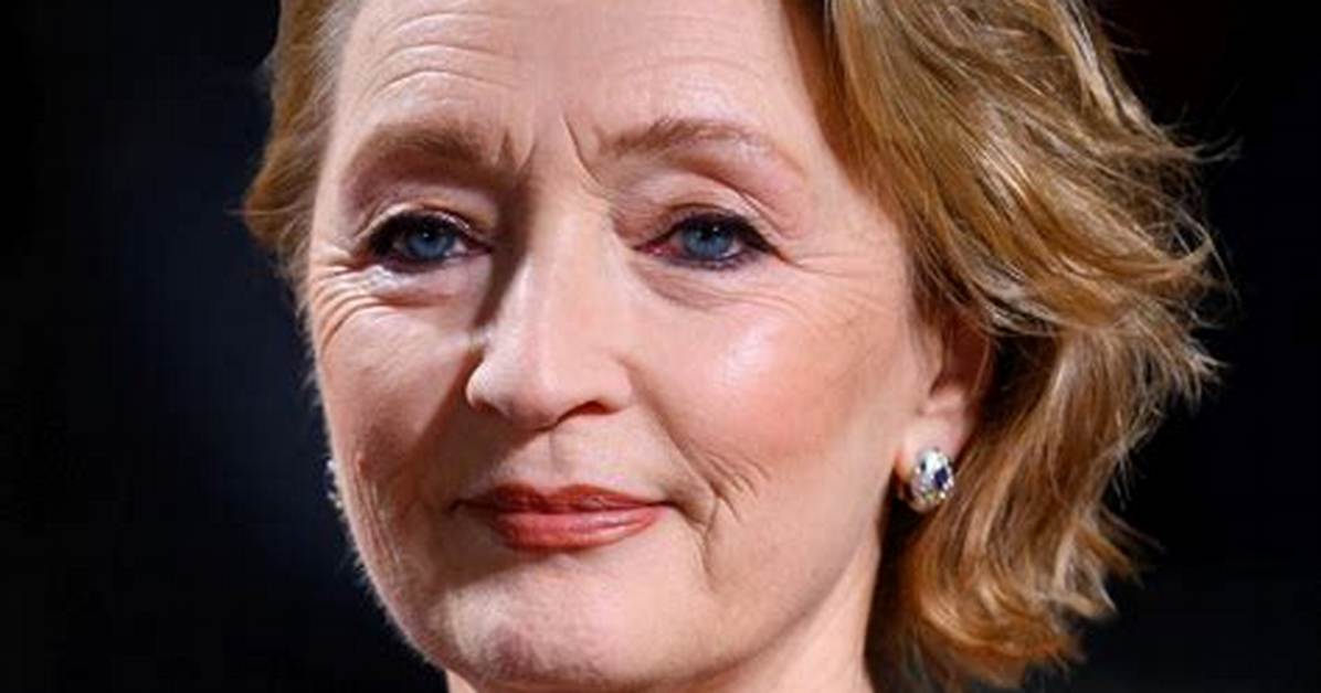 Lesley Manville |