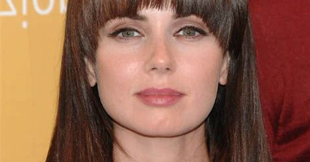 Mia Kirshner: the Life and Career of a Versatile Actress