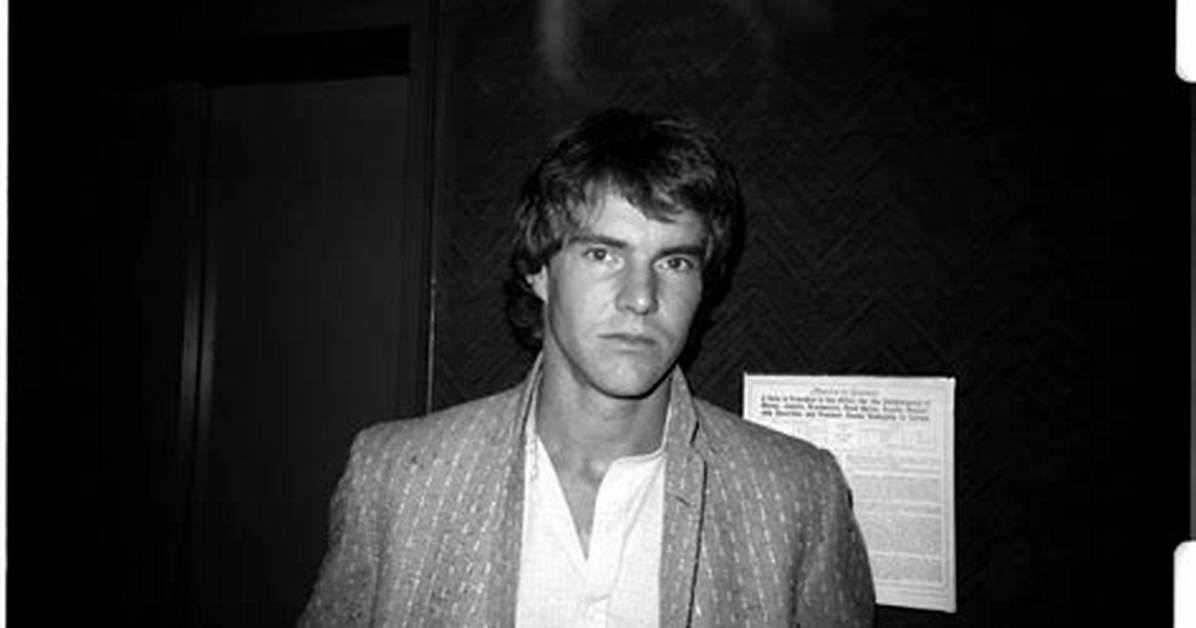 Unveiling the Charismatic Charm of Dennis Quaid in His Younger Days